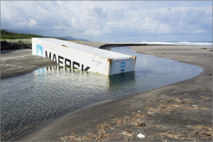 maersk-box-under-sand