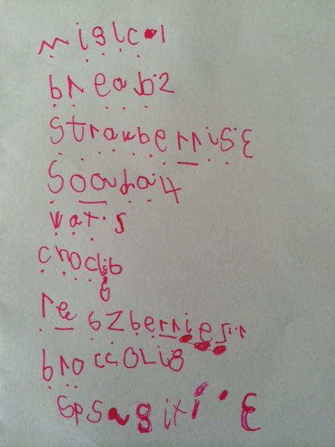 Indkøbsseddel skrevet af Cille: bread, strawberries, soda, water, chocolate, raspberries, broccoli